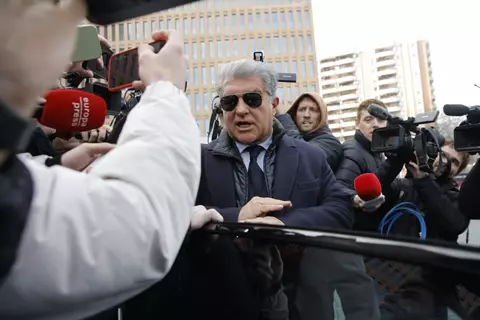 لابورتا: بيريز وريال مدريد لديهم "هوس برشلوني".. وينالون مجاملة الحكام دائمًا